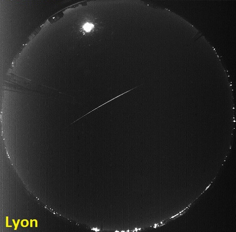 Fireball on June 22nd, 01h14 UT recorded by 18 video stations of FRIPON network