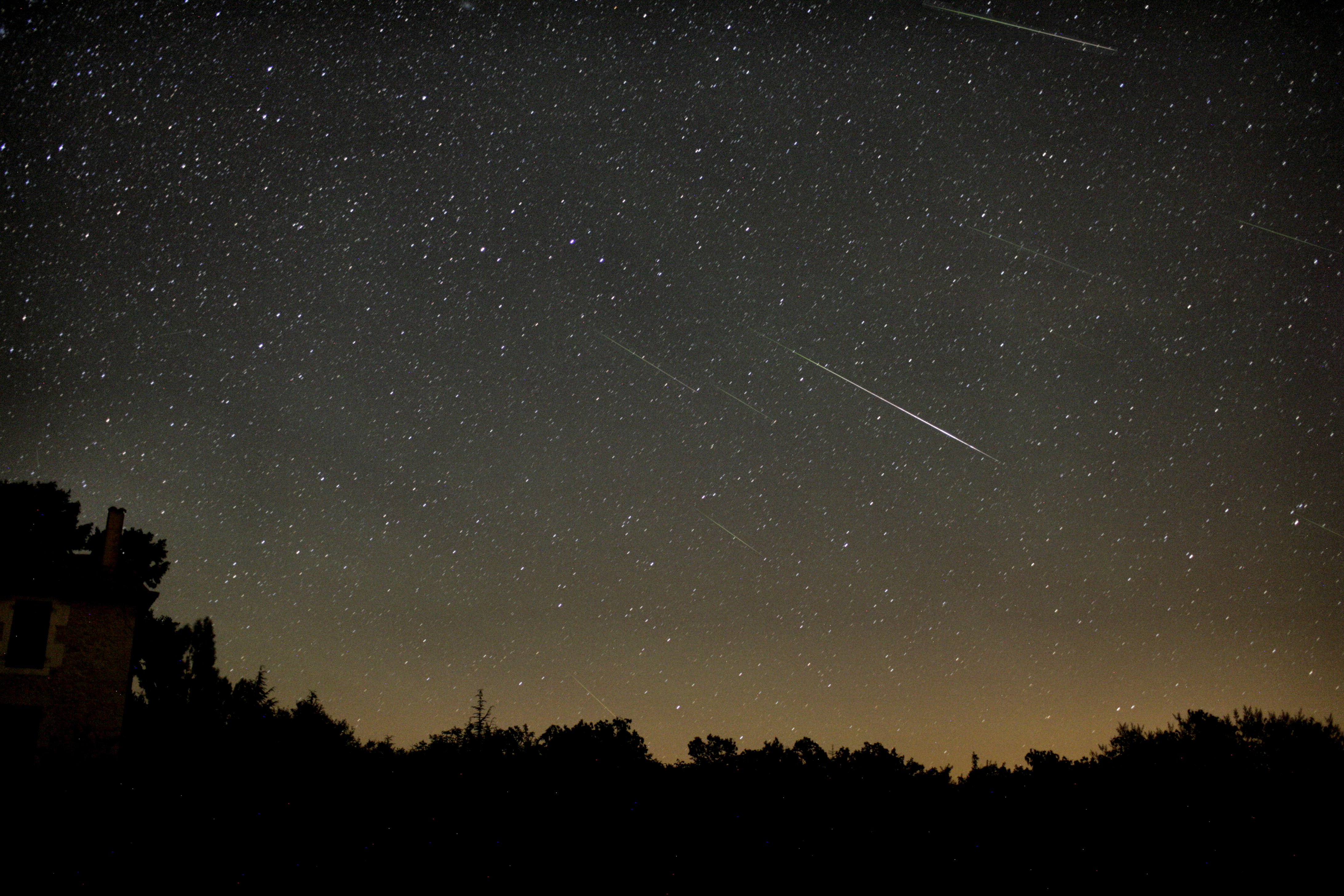 The magnificent outburst of the 2016 Perseids, the analyses Meteor News pic